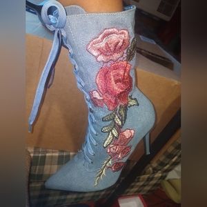 Cape Robbin Mini 108 Blue Denim Embroidered Roses Boots Size 9